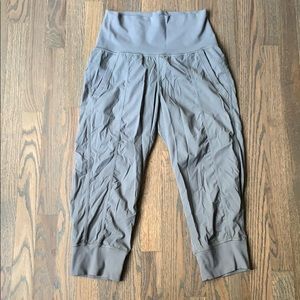 Lululemon cropped studio pant
